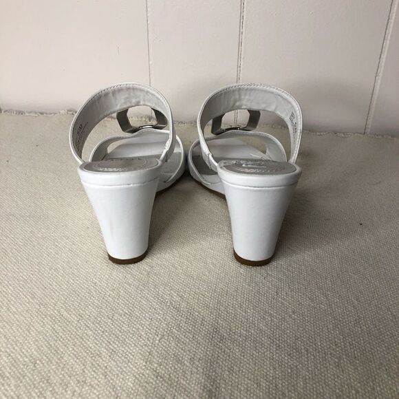 Impo Women's Solid Double Strap Slip-On Sandals White Size 5.5 - Picture 4 of 5